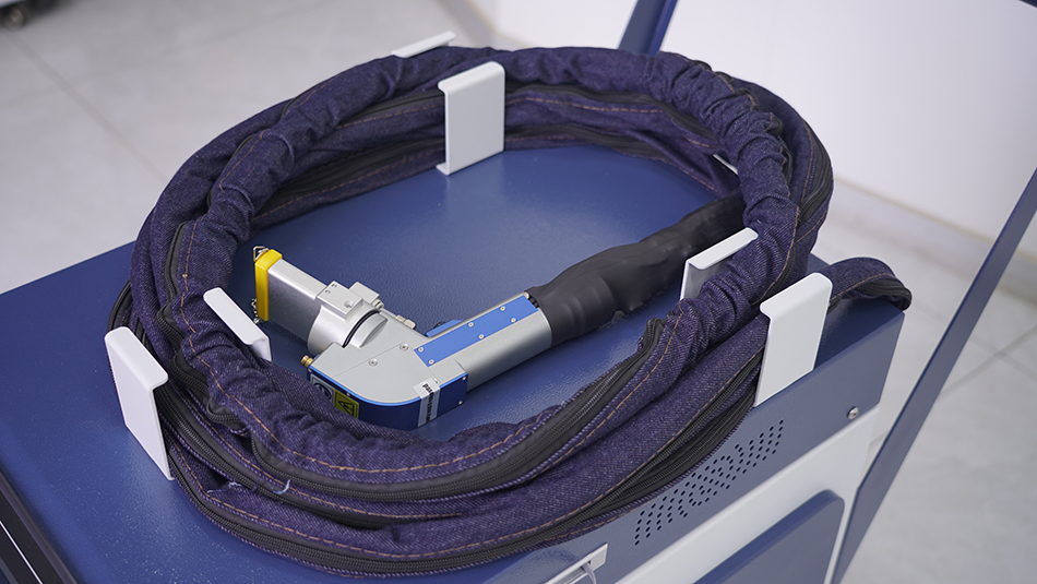 Machine de nettoyage au laser  - Industrial Laser Rust Removal Machine avis et prix